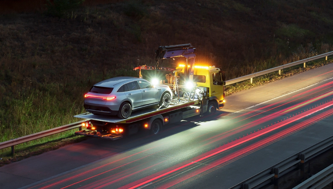 Accident recovery vehicle collecting a damaged car